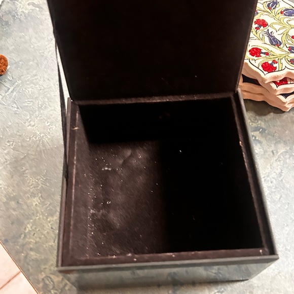 Neiman Marcus Snowflake Mirror Jewelry Box - Picture 4 of 4